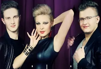 Debiutancki krążek Pięknych i Młodych.