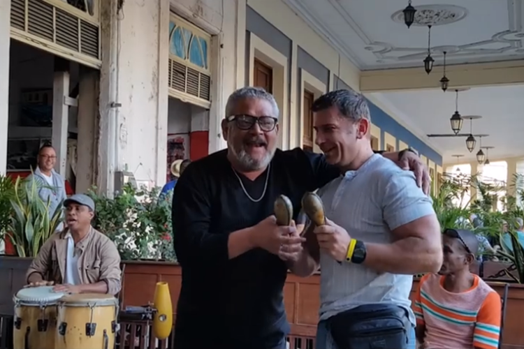„Była moc i marakasy” – Marcin Siegieńczuk z kapelą na Hawanie! | VIDEO