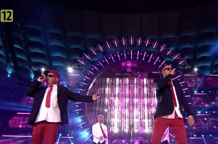 PGE Narodowy zatańczył z zespołem Long & Junior! To był szał! | VIDEO
