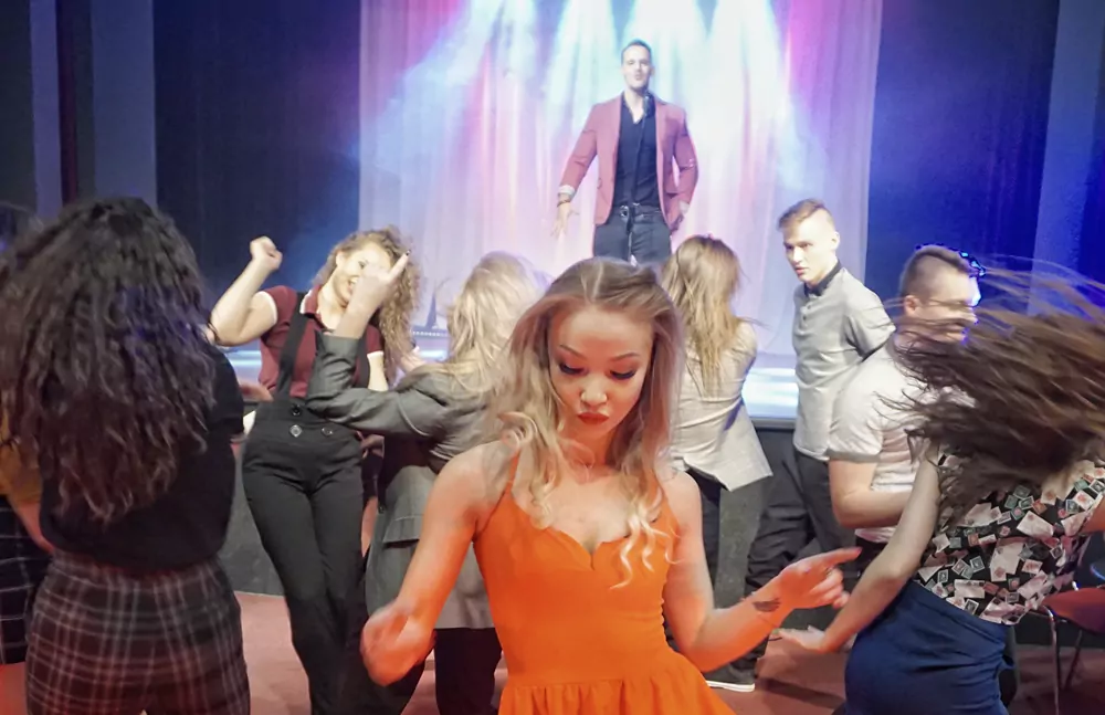 Zobaczcie czym zaskakuje Maczo! Artysta nagrał klip do nowego singla | Fenomenalnie 