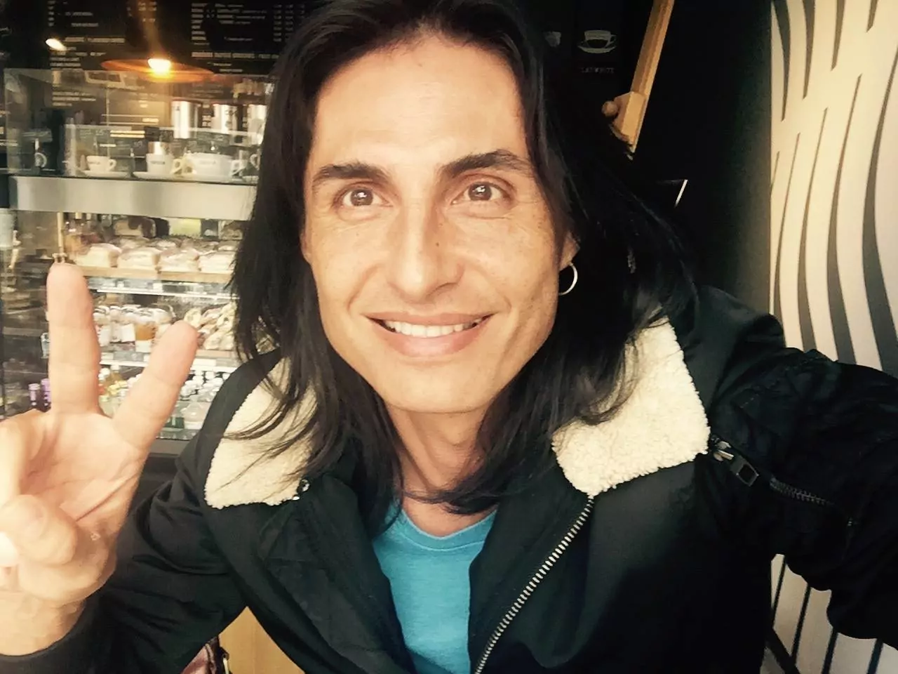 „Jej czarne oczy” po latach nadal hitem! Posłuchajcie piosenki wykonanej na żywo! | VIDEO