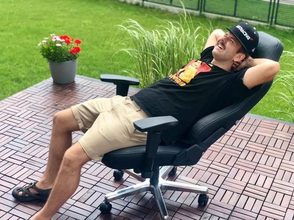 Sławomir kusi nagim ciałem! Gwiazdor muzyki rock polo zaprezentował się w samych majtkach! 