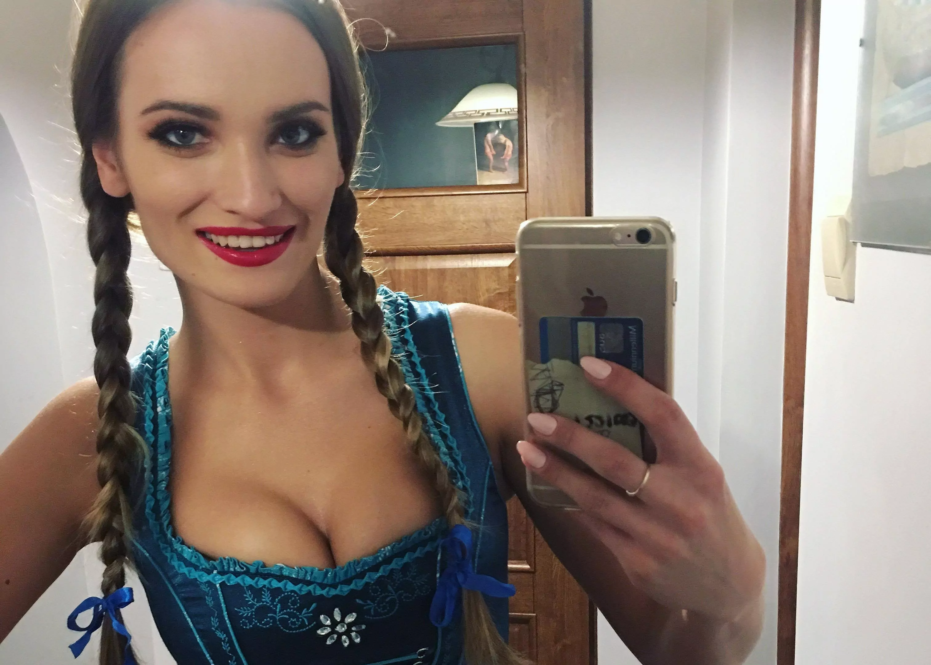 Urocza wokalistka disco polo na pudełku z...mlekiem! Tego jeszcze nie było!