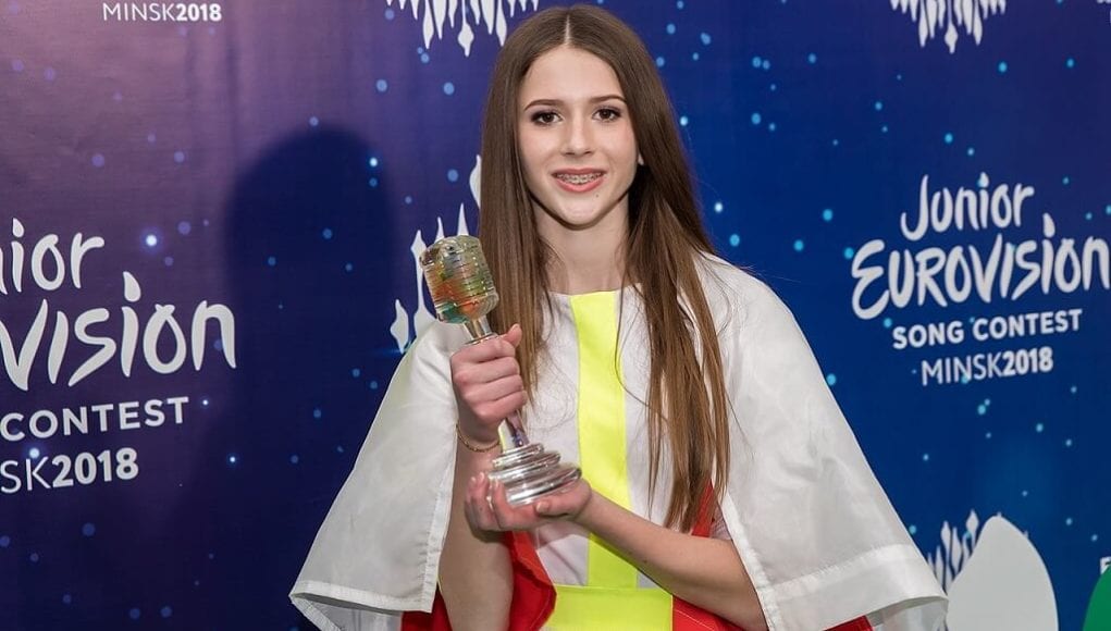 Zwyciężczyni Eurowizji gwiazdą disco polo! Roksana Węgiel zagrała w hitowym klipie! 