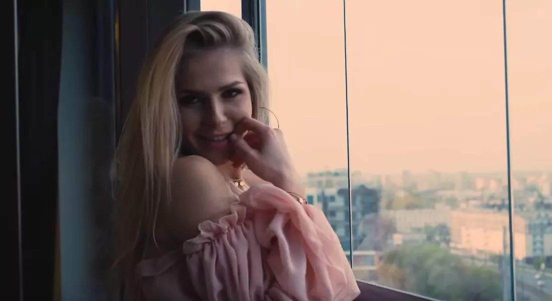 Uwielbiany wokalista disco polo oczarował wszystkich nową produkcją! Posłuchajcie nowości od Geska pt. "Mała kokietka"!