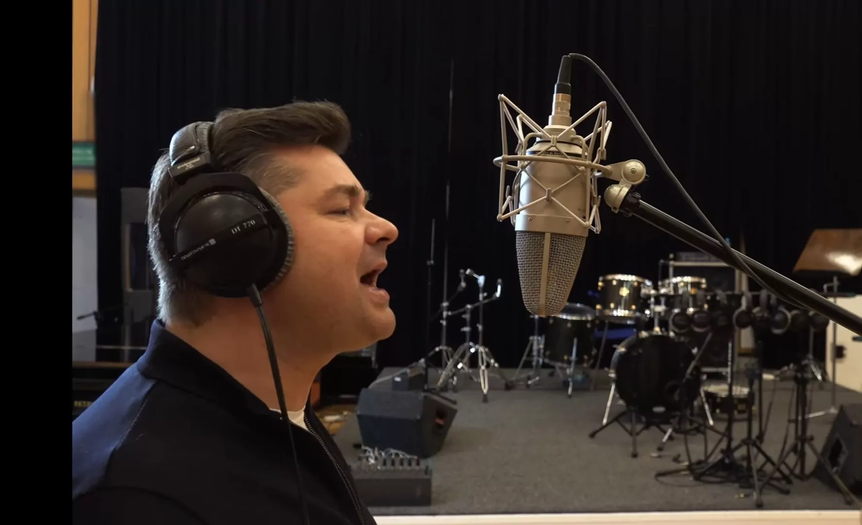 Gorąca premiera od Zenona Martyniuka dostępna. Zobaczcie teledysk pt. "Jola". To jest nowy hit disco polo?