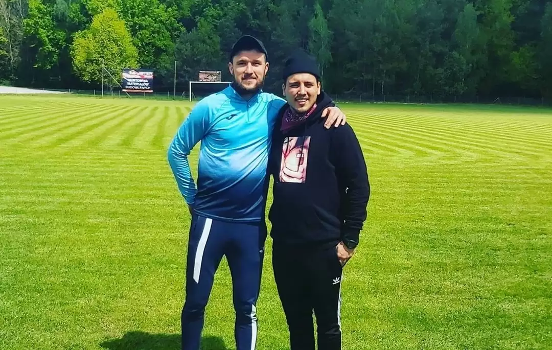 Gwiazdy disco polo pojawiły się na jednym boisku. Defis i Miły Pan zaskoczą duetem? 