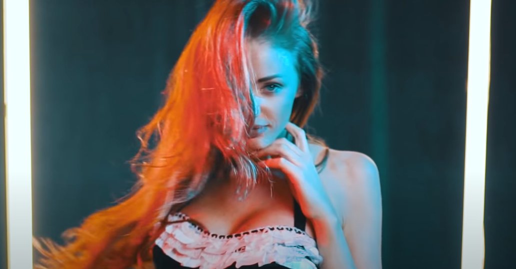 Przepiękna wokalistka disco polo stroju seksownej pokojówki! VIDEO trafiło do sieci! 