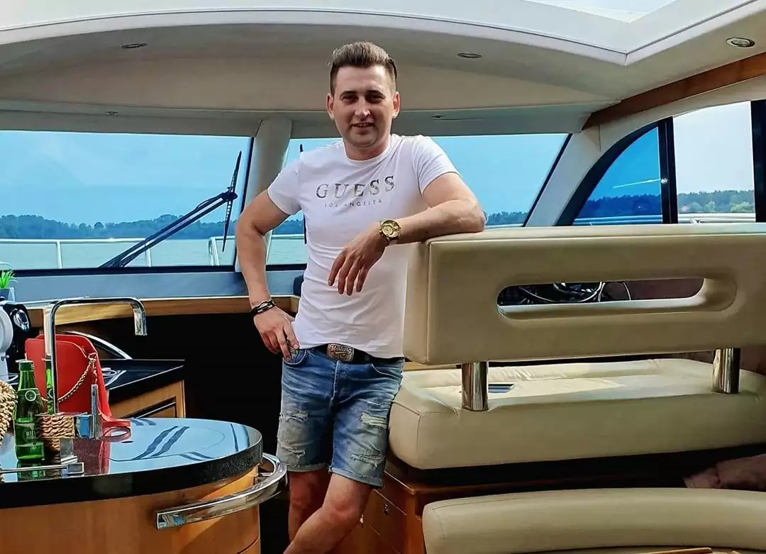 Wokalista disco polo zabrał malca w dziewiczy rejs! Zobaczcie zdjęcie z podróży!