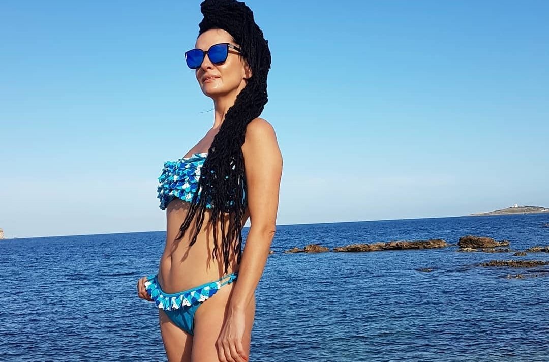 Wygląda cudownie! Popularna wokalistka disco polo w gorących ujęciach w bikini! Ma się czym pochwalić?!