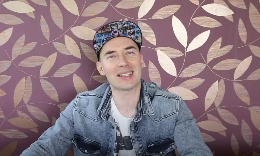 Popularny gwiazdor disco polo tłumaczy jak czytać Biblię! 