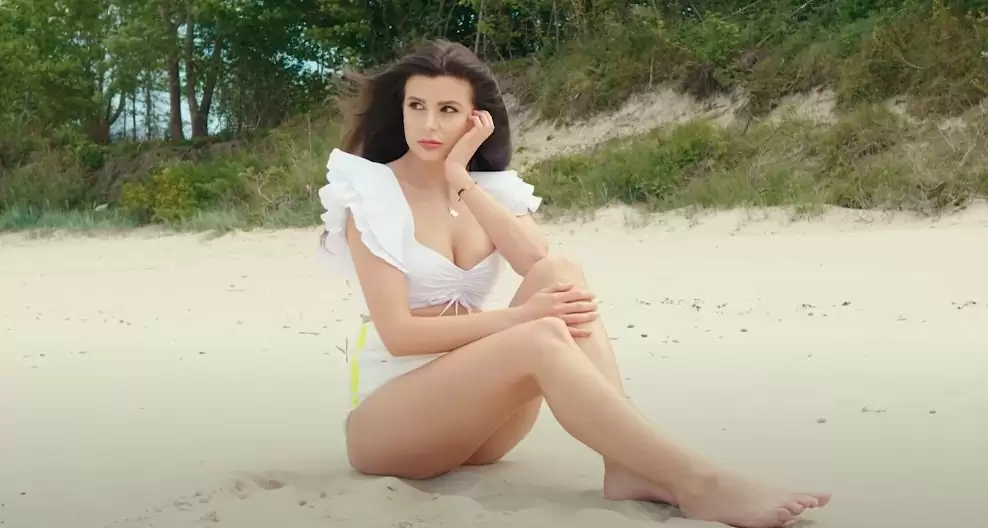 Wpadka czy prowokacja w disco polo?! Okolice bikini rozpalają internautów! 