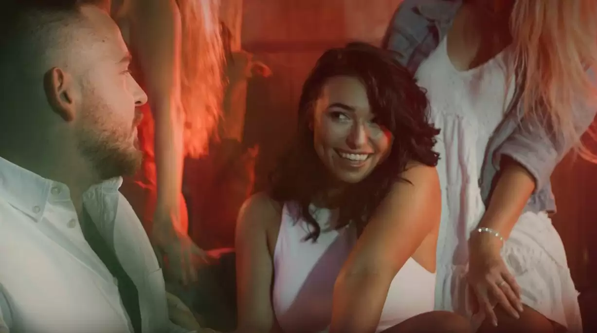 Tajemnicza kobieta skradła serce wokaliście disco polo?! Poznajcie niezwykłą historię!