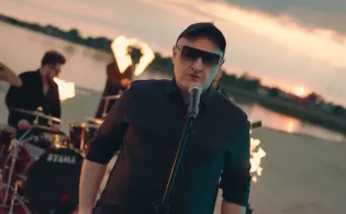 14 lat przerwy i taki wynik zespołu Poparazzi? „Czas na zmianę ról" rozgrzewa disco polo do czerwoności