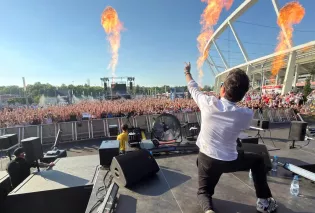 After Party na Stadionie Śląskim. Patryk Pegza pokazał zdjęcia ze sceny w 38-stopniowym upale