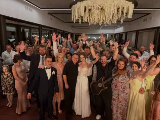 Ależ się działo na weselu Kingi i Daniela. Zespół Classic w samym środku rozbawionego tłumu gości