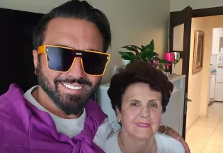 Andre pokazał wzruszające zdjęcie z mamą w Dzień Matki. „Nie ma jak u mamy"