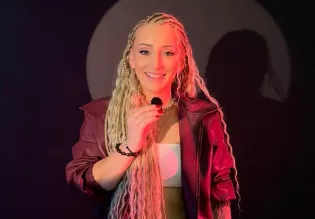 Ania Amy zaśpiewała „Bez słowa” na żywo