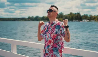 Avinion Dance „Wakacyjny hit" premiera 2026. Nowa piosenka, teledysk i tysiące wyświetleń