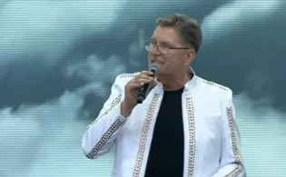 Bayer Full zagrał u ojca Rydzyka i znów zawrzało. Wraca pytanie o publiczne pieniądze dla disco polo