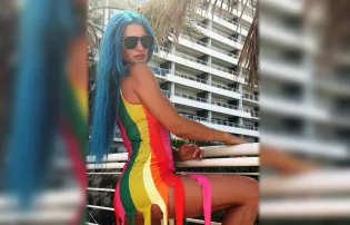 Bikini Agbe świeci w słońcu i niemal znika. Piosenkarka disco polo pokazała swoje smukłe ciało nad morzem