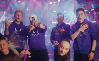 Boys i Menelaos wydali „Łobuz i Łobuziara". Teledysk duetu disco polo jest już w sieci