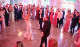 Cała sala tego chce. „Żono Ma" Windstar to weselna bomba z klipem prosto z Nowego Jorku