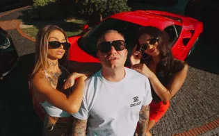 Coco Boyss z nowym teledyskiem „Jest taka gorąca”