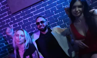 Cookie Kris, EsEs i Elshiwo łączą siły. Ich pierwszy kawałek już rozbija YouTube na kawałki