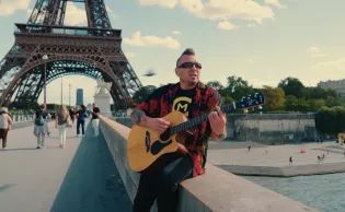 Czadoman z gorącą premierą „Paris”! Romantyczny teledysk prosto z Paryża