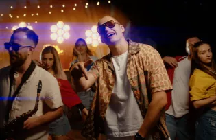 Czy „Ananas" Dejwa będzie hitem lata? Posłuchajcie przedpremiery jako pierwsi!