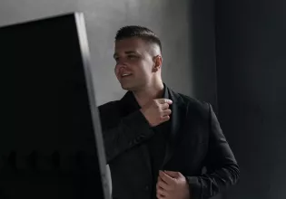 "Nie podawajcie jej żadnych danych ani pieniędzy". Bartosz Jagielski ostrzega przed oszustami.
