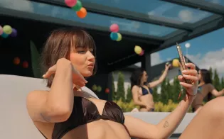 Czy „Ta Jedyna" Playboys i Wiktorii Niekało to hit lata?  Już przebili 100 tysięcy odsłuchań