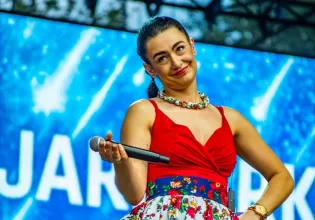 Czy to najlepsza folkowa stylizacja Justyny Lubas? Wokalistka disco polo zaskoczyła góralskim wydaniem
