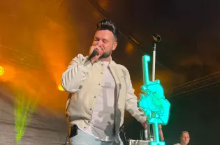 Czy to największy hit Jokera w karierze? „Napad na Serce" na żywo robi furorę wśród publiczności