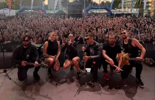 Daj To Głośniej weszli na scenę Juwenaliów Krakowskich, a to co zrobili studenci zaskoczyło wszystkich | VIDEO