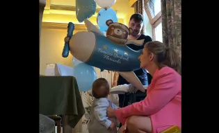 Daniel Martyniuk na pierwszych urodzinach syna Floriana. Na roczku zabrakło Zenka i Danuty Martyniuków