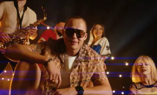 Dejw wydał nową piosenkę „Ananas". Taneczny singiel disco polo na lato już w sieci
