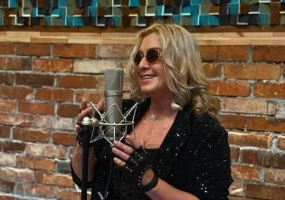 Dorota „Doris" Berent zapowiada nowy singiel „Jeszcze raz"