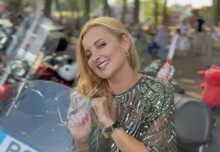 Dorota Gwiazdowska wsiadła na motor i zaszalała do hitu „Oj wymasuj mnie Romanie"