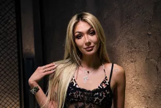 Gorąca Małgorzata Główka z CamaSutry. Wokalistka disco polo w prześwitującym body