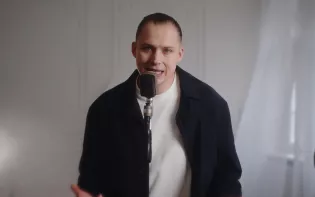 Gorąca premiera od Dejwa! Dawid Kulesza wydał miłosny singiel „Ukochana“