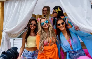 Goracy klip Aniusi „Br*ń masowego wrażenia" wywołał lawinę reakcji. W teledysku gwiazdy reality show