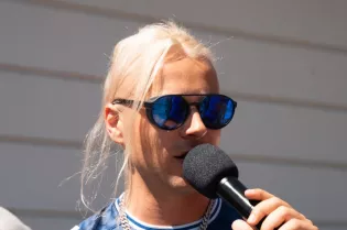 Grill u Skolima w Międzyzdrojach wymknął się spod kontroli. Stanowski chwycił mikrofon, a na finał zagrał sam Skolim