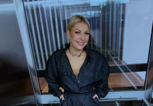 Gwiazda disco polo Magda Narożna wypłakuje się w lesie