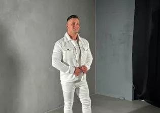 Gwiazdor disco polo Bartosz Jagielski o obrzydliwych amorach. Za odmowę spotkał go hejt w komentarzach