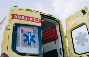 Horror na weselu! Dzieci i dorośli trafili do szpitala po masowym zatruciu