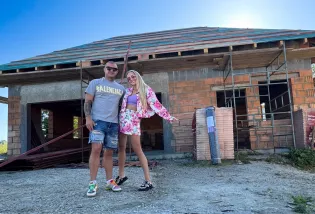 Joanna i Dawid Narożni zatańczyli na budowie. Tak ich dom wygląda dziś z zewnątrz i robi wrażenie