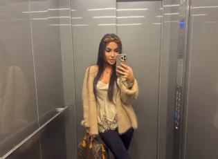 Klaudia Zielińska z górą ciasta po aferze Fausti. Nikt jej kalorii nie liczy, a gwiazda disco polo wygląda obłędnie