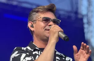 Koniec gadania o playbacku. Zenek Martyniuk rozniósł Ozorków hitem „Mała figlarka" i mamy dowód